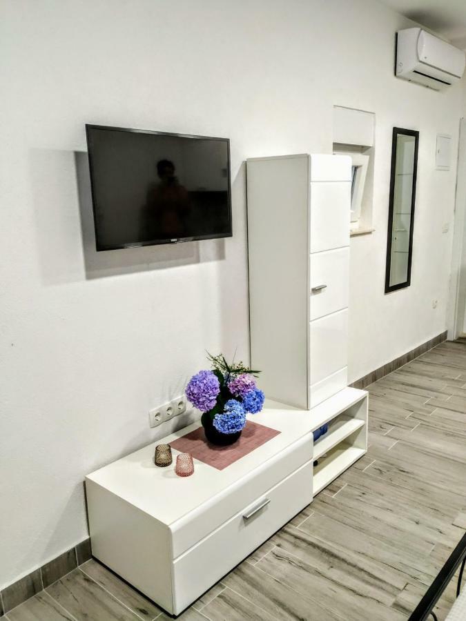 Studio Apartman Violeta II - 50M From The Beach Trogir Kültér fotó