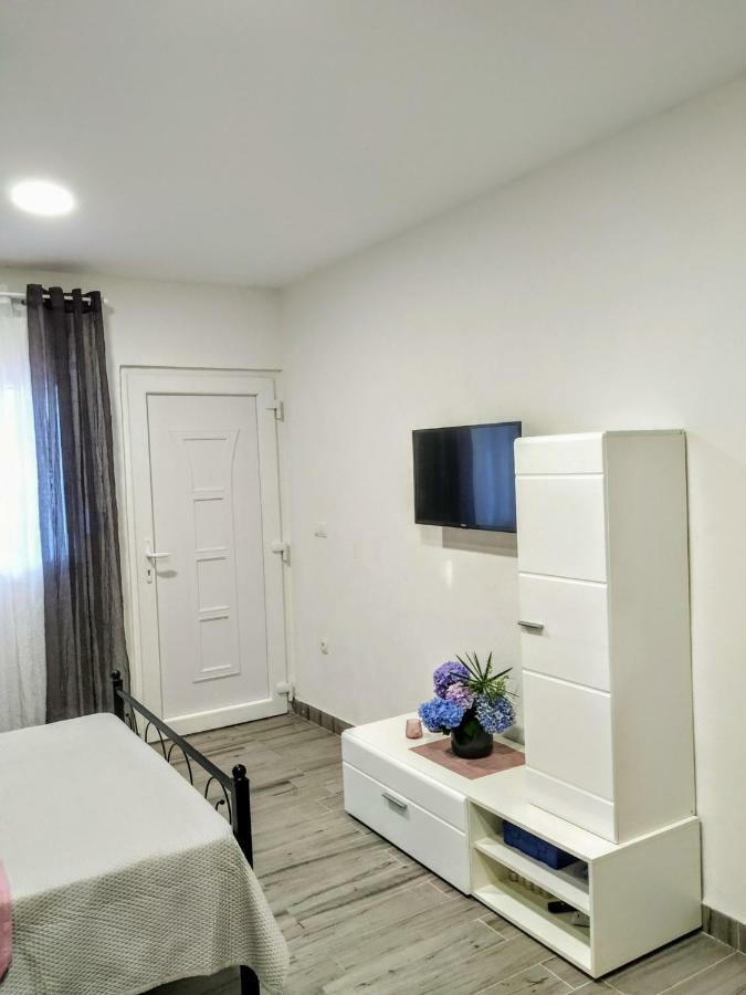 Studio Apartman Violeta II - 50M From The Beach Trogir Kültér fotó
